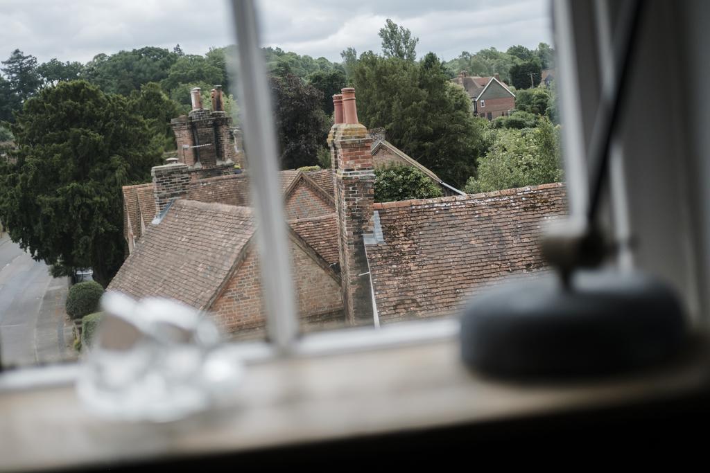 Hinds Head Hotel Aldermaston Exterior foto